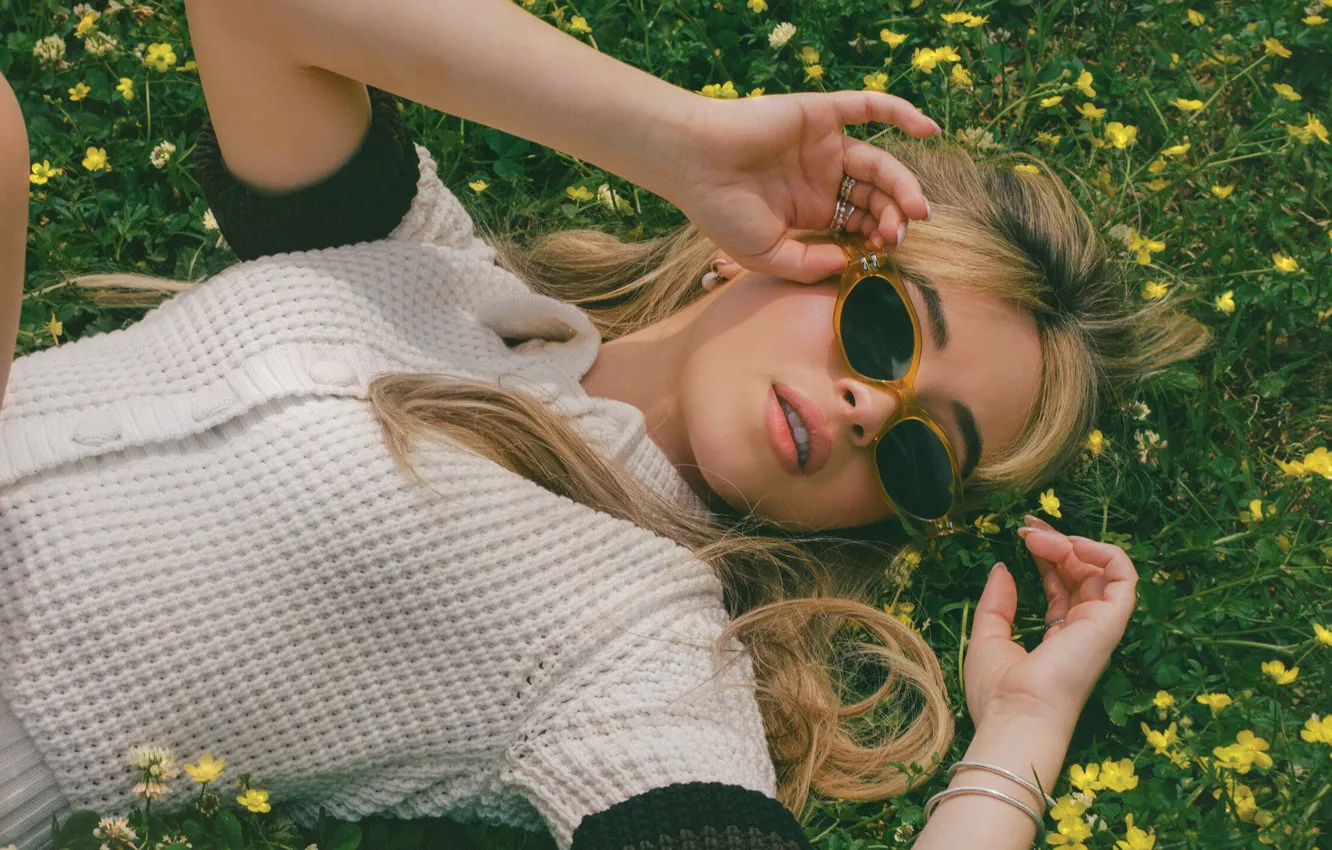 Photo wallpaper wallpaper, Celebrities, Music, people, meadow, actrees, Sabrina Carpenter, 2021