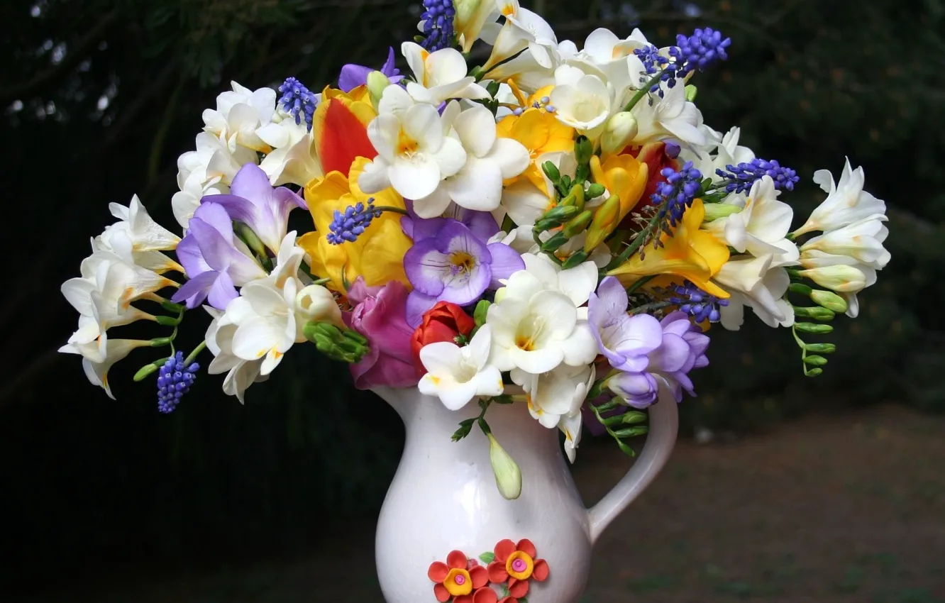 Photo wallpaper bouquet, petals, vase