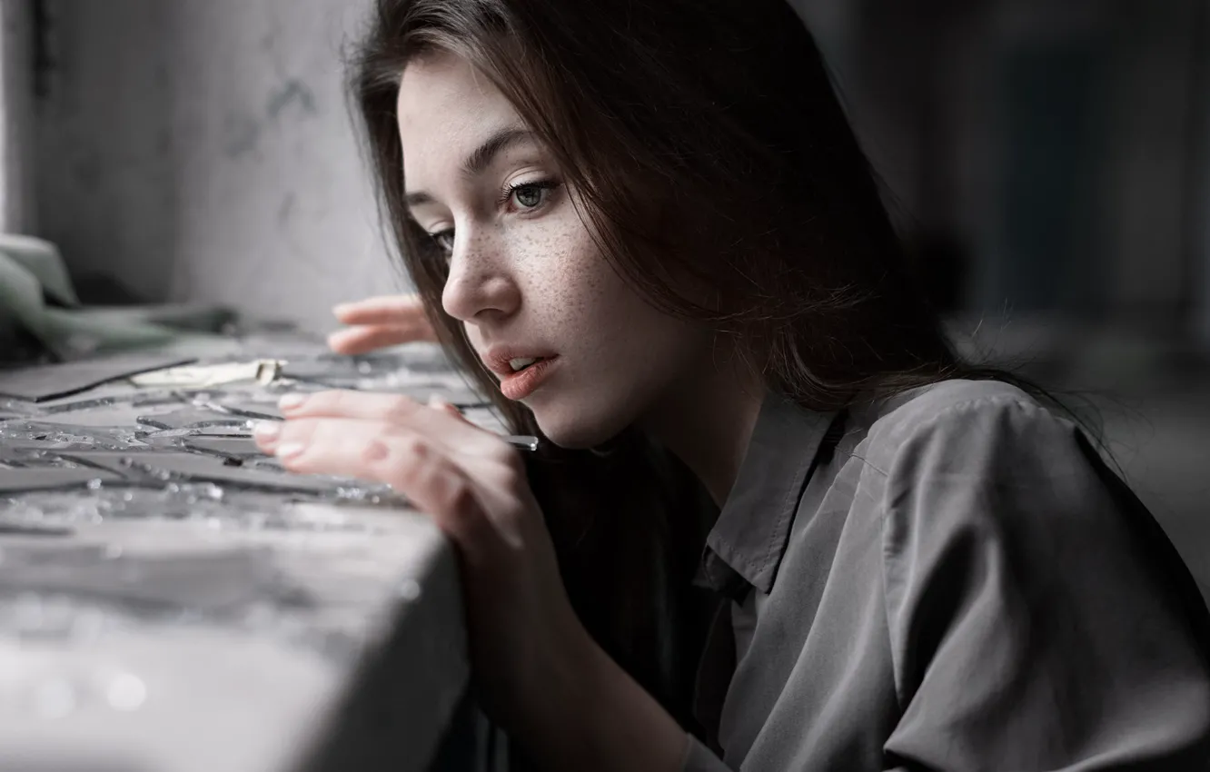 Photo wallpaper glass, fragments, freckles, sponge, Christina Brezgina