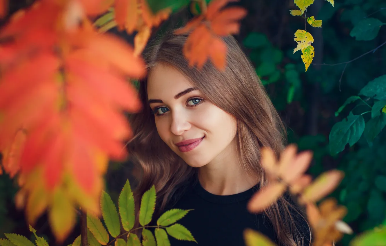 Photo wallpaper autumn, look, leaves, girl, face, smile, mood, Ivan Shcheglov