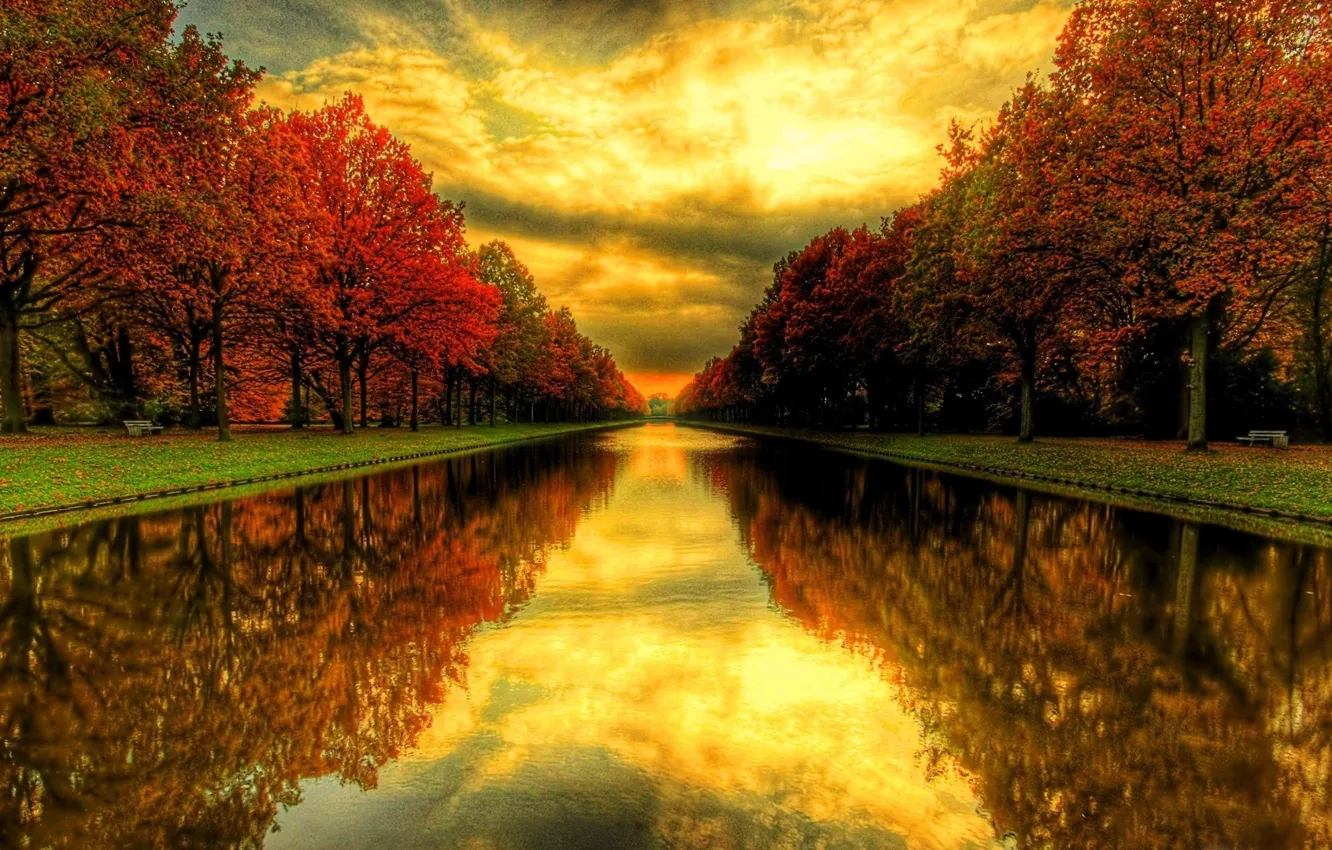 Photo wallpaper perspective, channel, the reflection in the water, autumn Park
