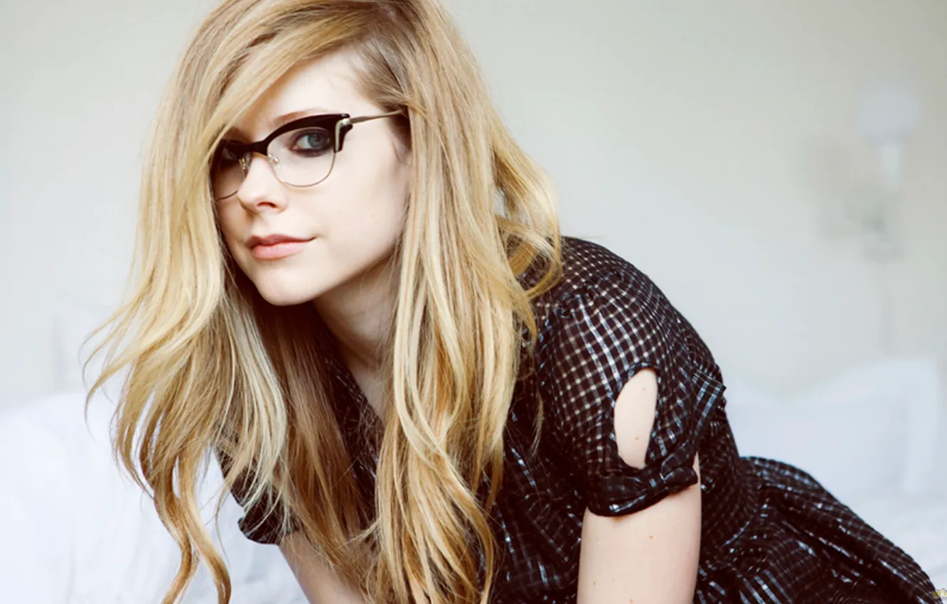 Photo wallpaper music, glasses, singer, Avril Lavigne