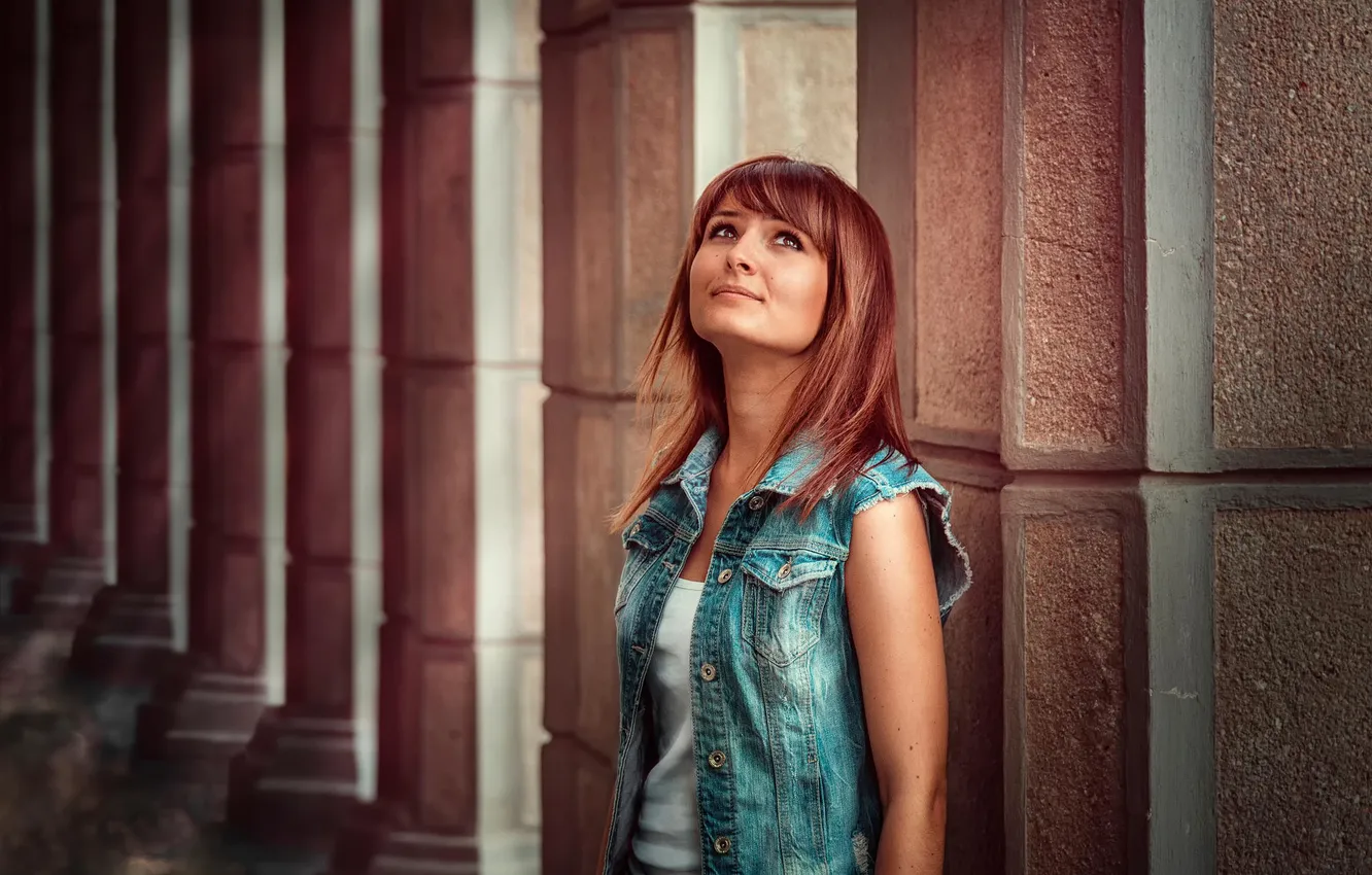 Photo wallpaper portrait, columns, jeans, brown-eyed