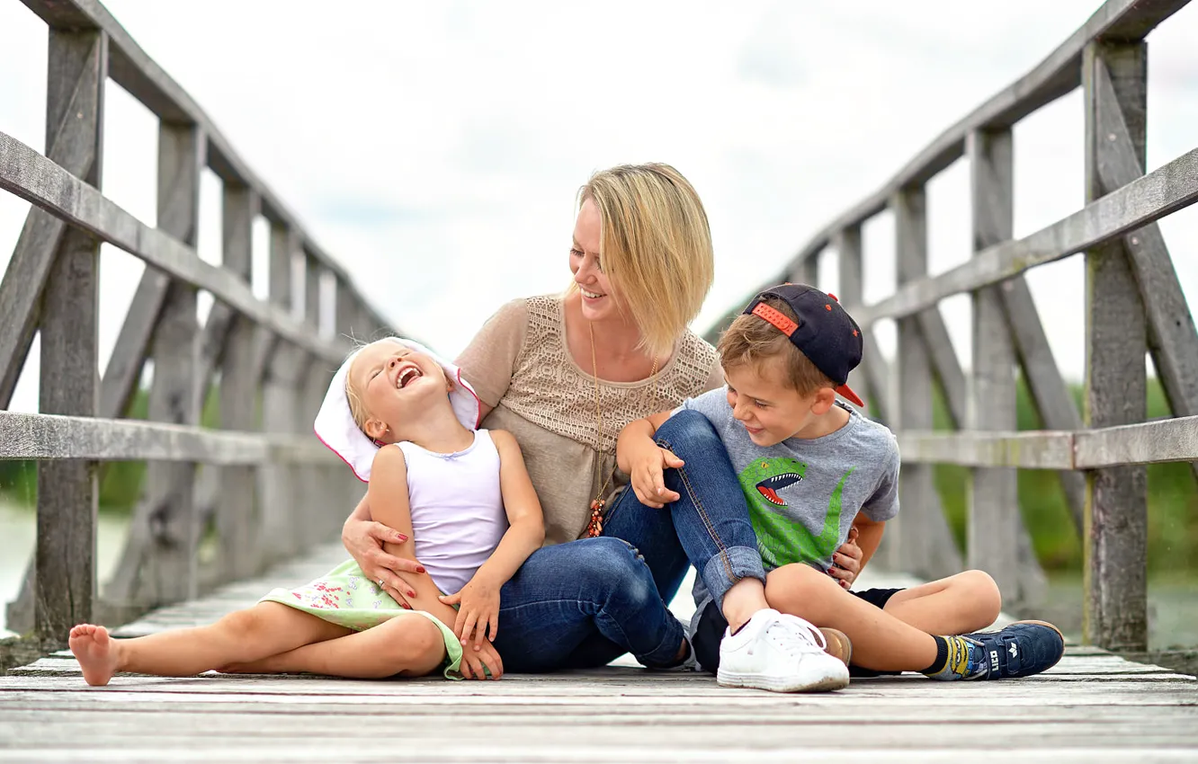 Photo wallpaper joy, children, family, mom