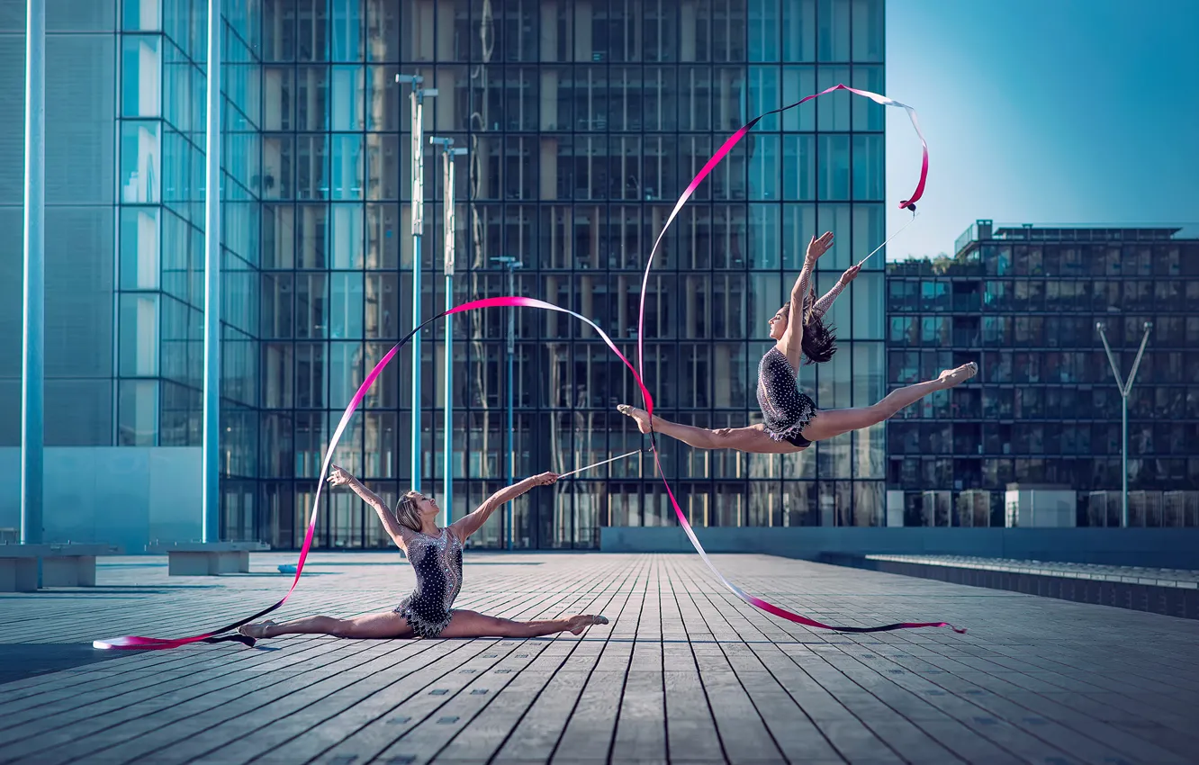 Photo wallpaper the city, dance, grace, gymnast