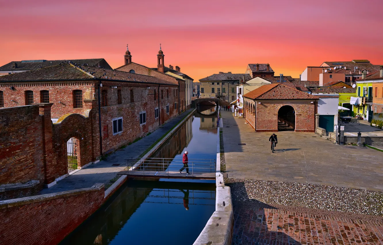 Photo wallpaper the city, home, Italy, channel, the bridge, Comacchio