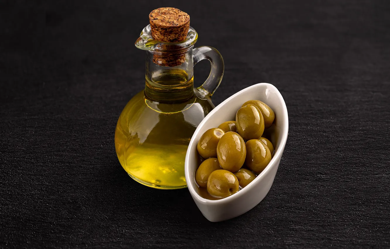 Photo wallpaper glass, the dark background, bowl, olives, bottle, olive oil