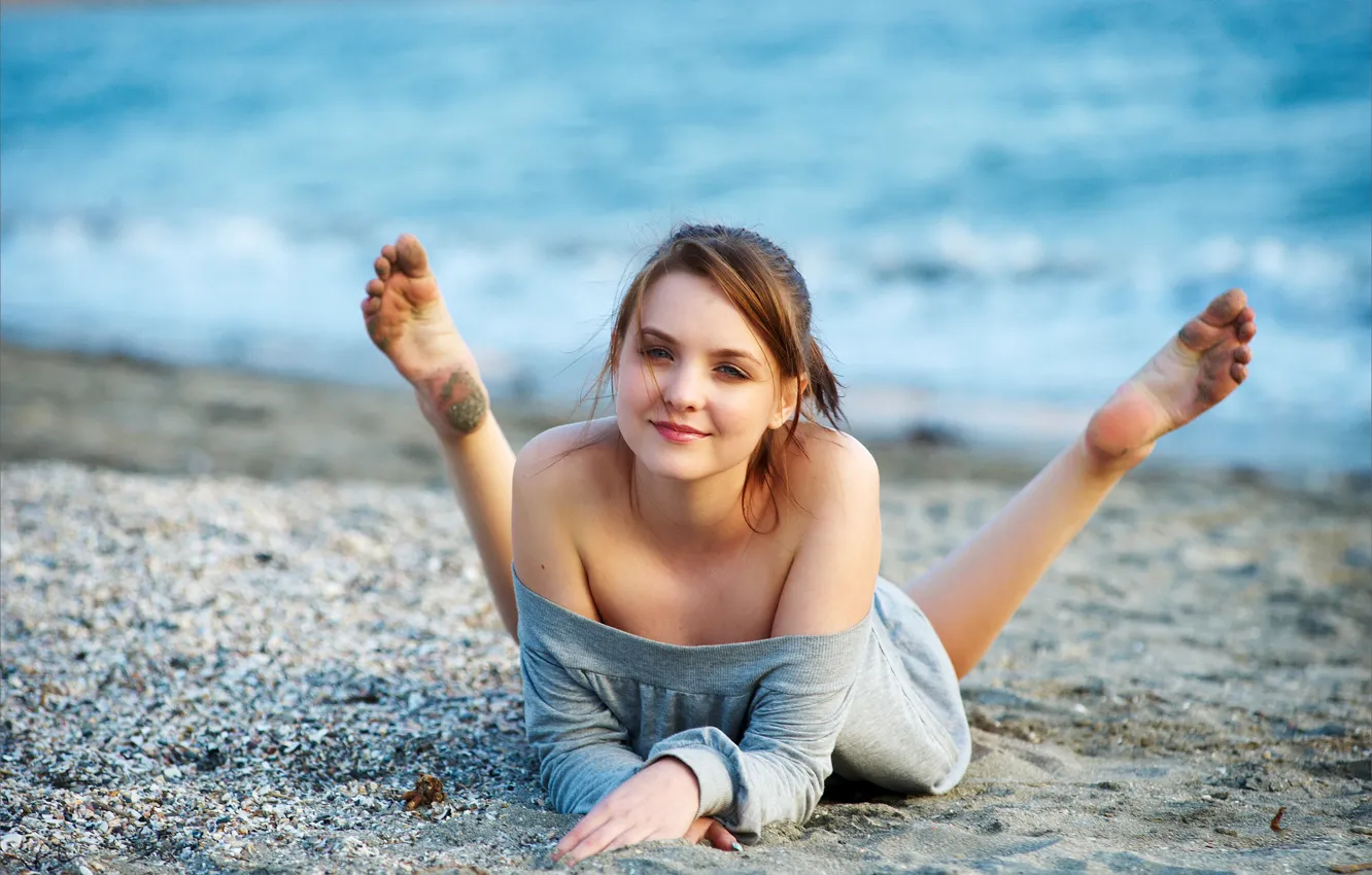Photo wallpaper sand, sea, beach, look, girl, smile, the wind, brown hair