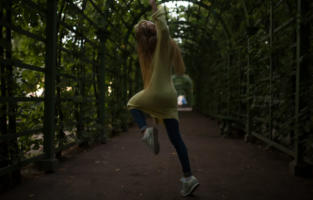 Photo wallpaper girl, jump, photographer, girl, photography, photographer, KikiBoy