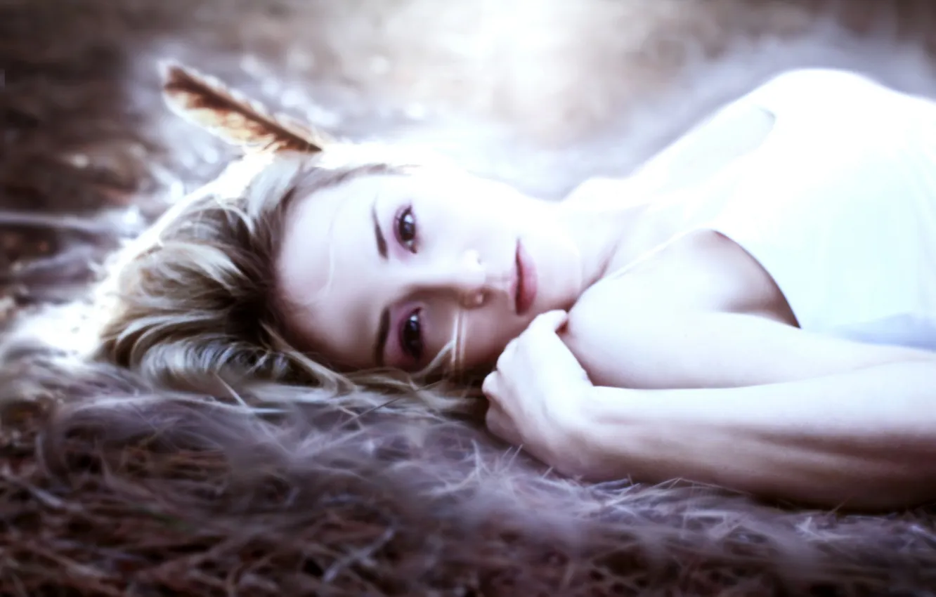 Photo wallpaper look, girl, face, hair, blonde, lies, hands. rays