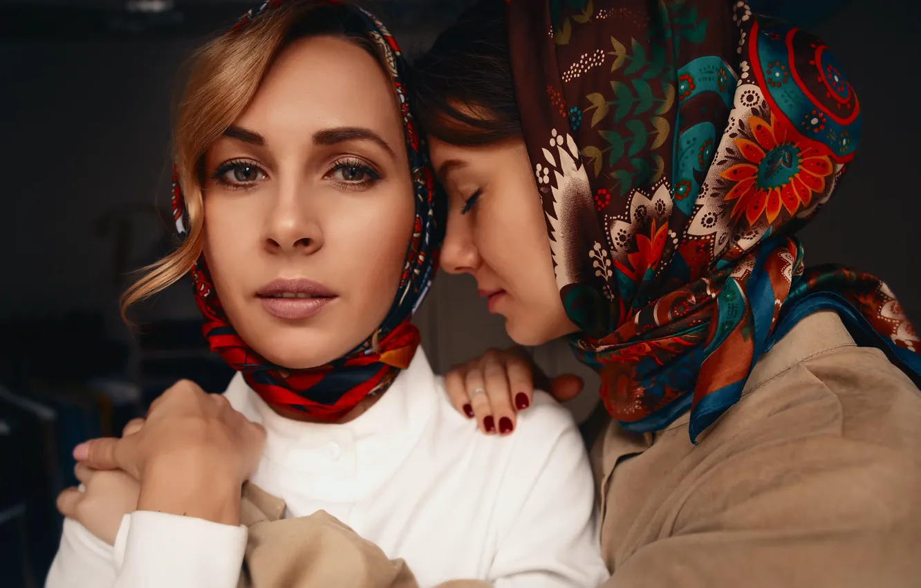 Photo wallpaper look, face, a couple, two girls, shawl