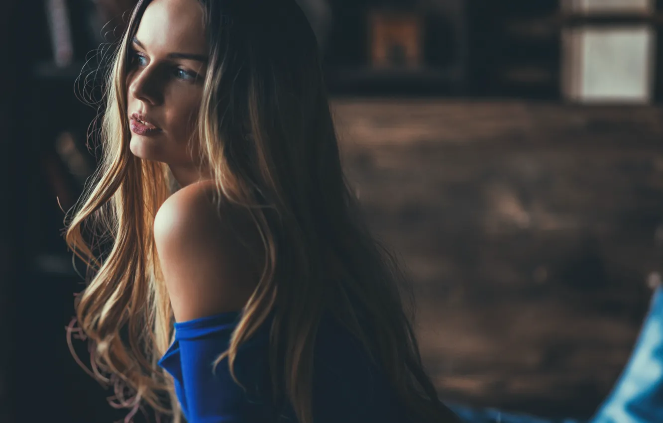 Photo wallpaper girl, face, pose, portrait, shoulders, long hair, curls, Andrew Incognito