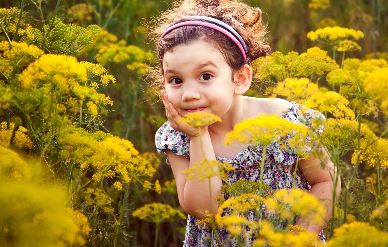 Photo wallpaper children, surprise, meadow, girl
