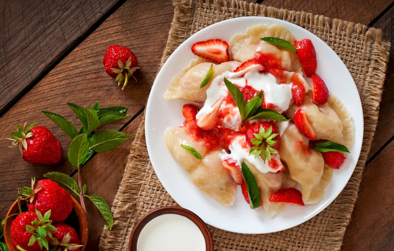 Photo wallpaper strawberry, sour cream, dumplings
