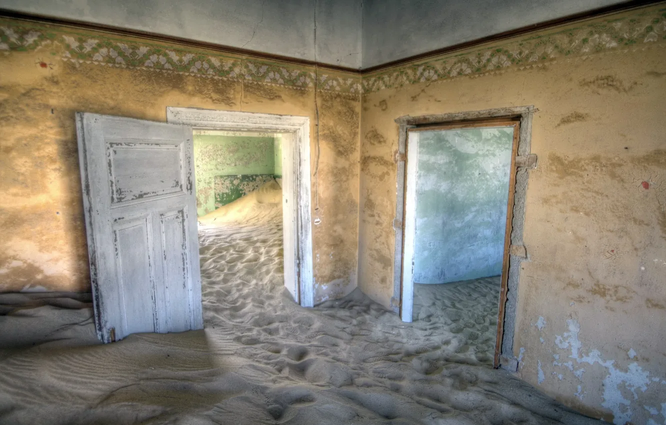 Photo wallpaper sand, room, the door
