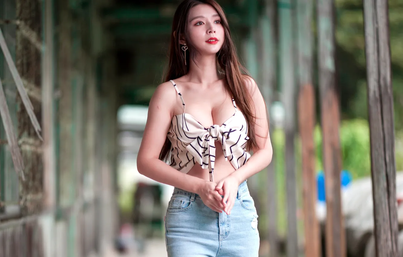 Photo wallpaper pose, model, portrait, jeans, makeup, figure, hairstyle, brown hair