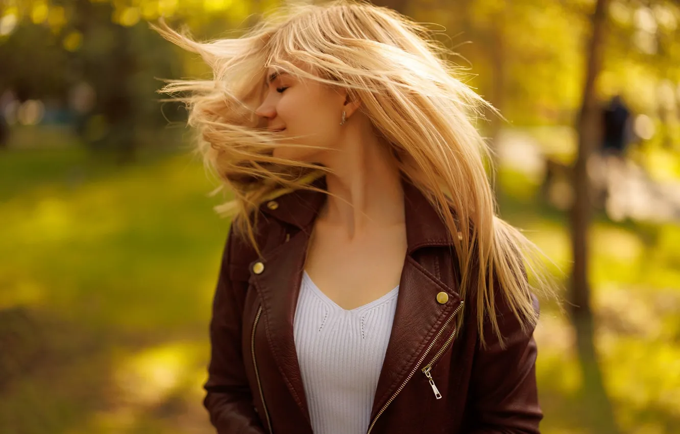 Photo wallpaper trees, nature, model, women, bokeh, blonde, jacket, leather jacket