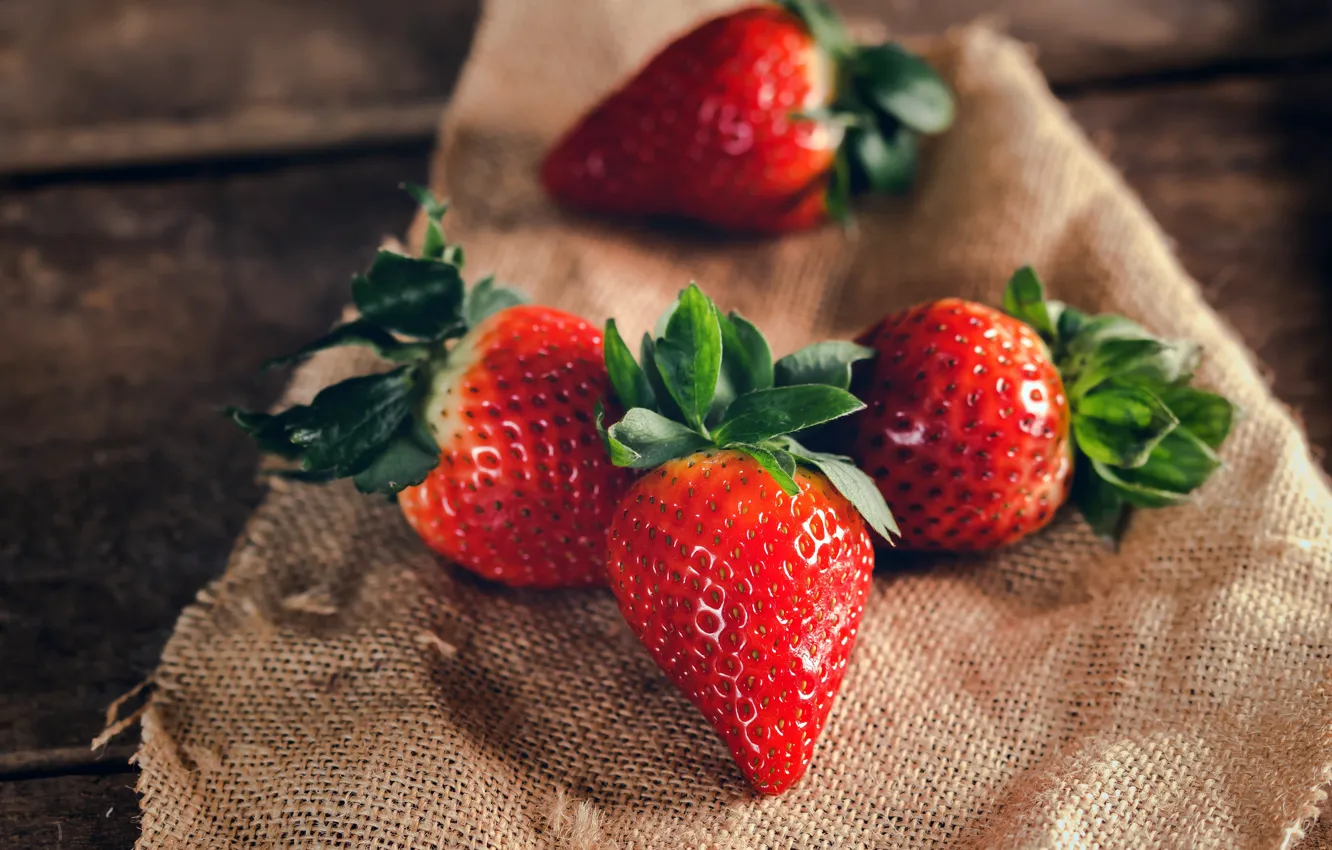 Photo wallpaper berries, background, Board, food, strawberry, fabric, burlap, ripe