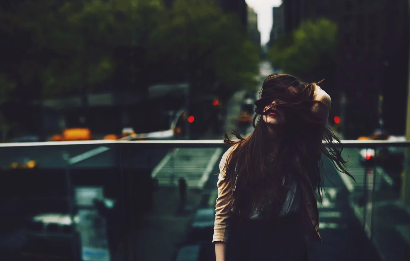 Photo wallpaper girl, the city, the wind, hair