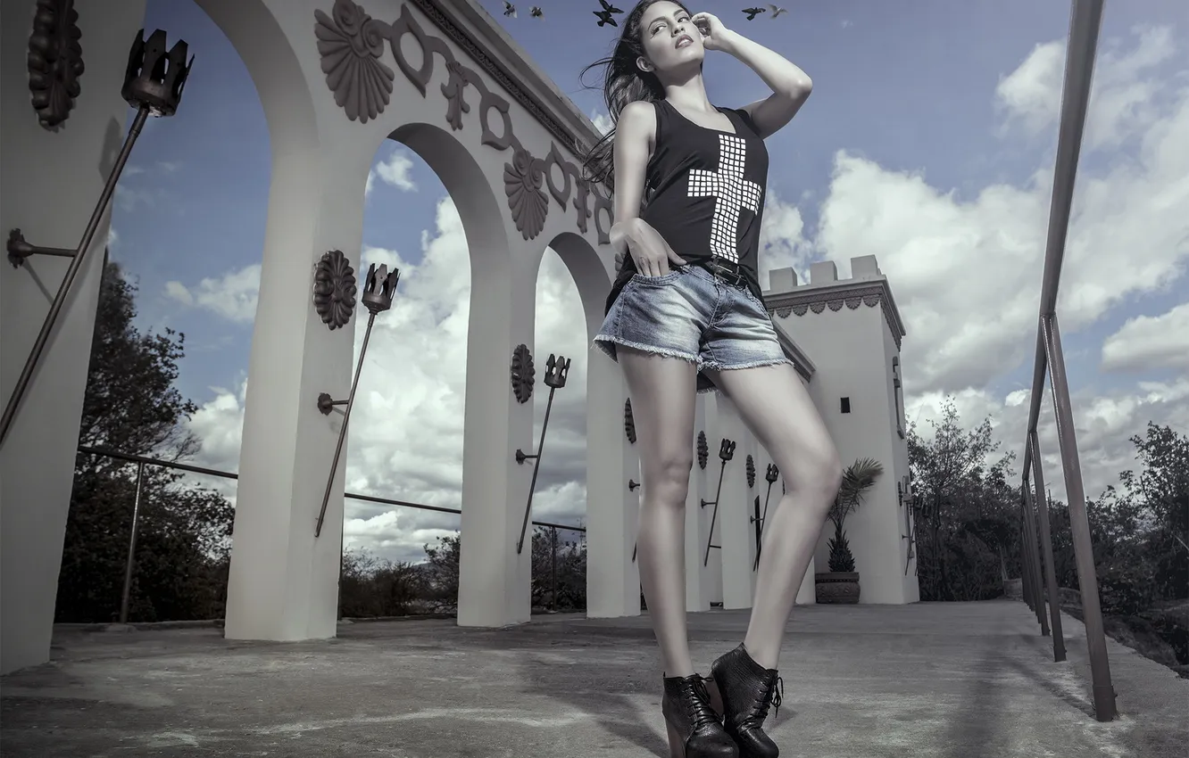 Photo wallpaper girl, background, shorts, Thais Lucena