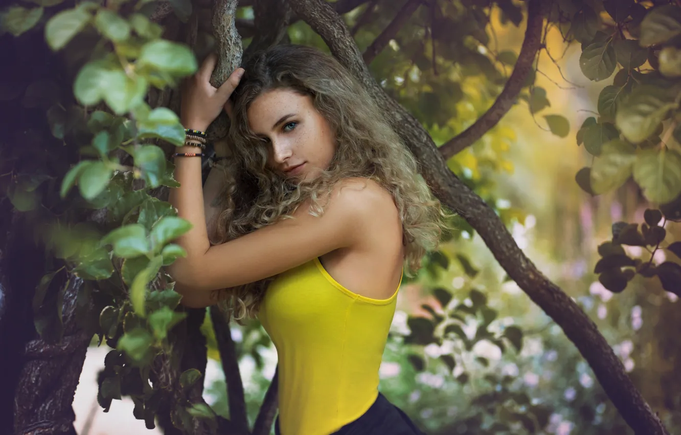 Photo wallpaper look, girl, pose, freckles, curls