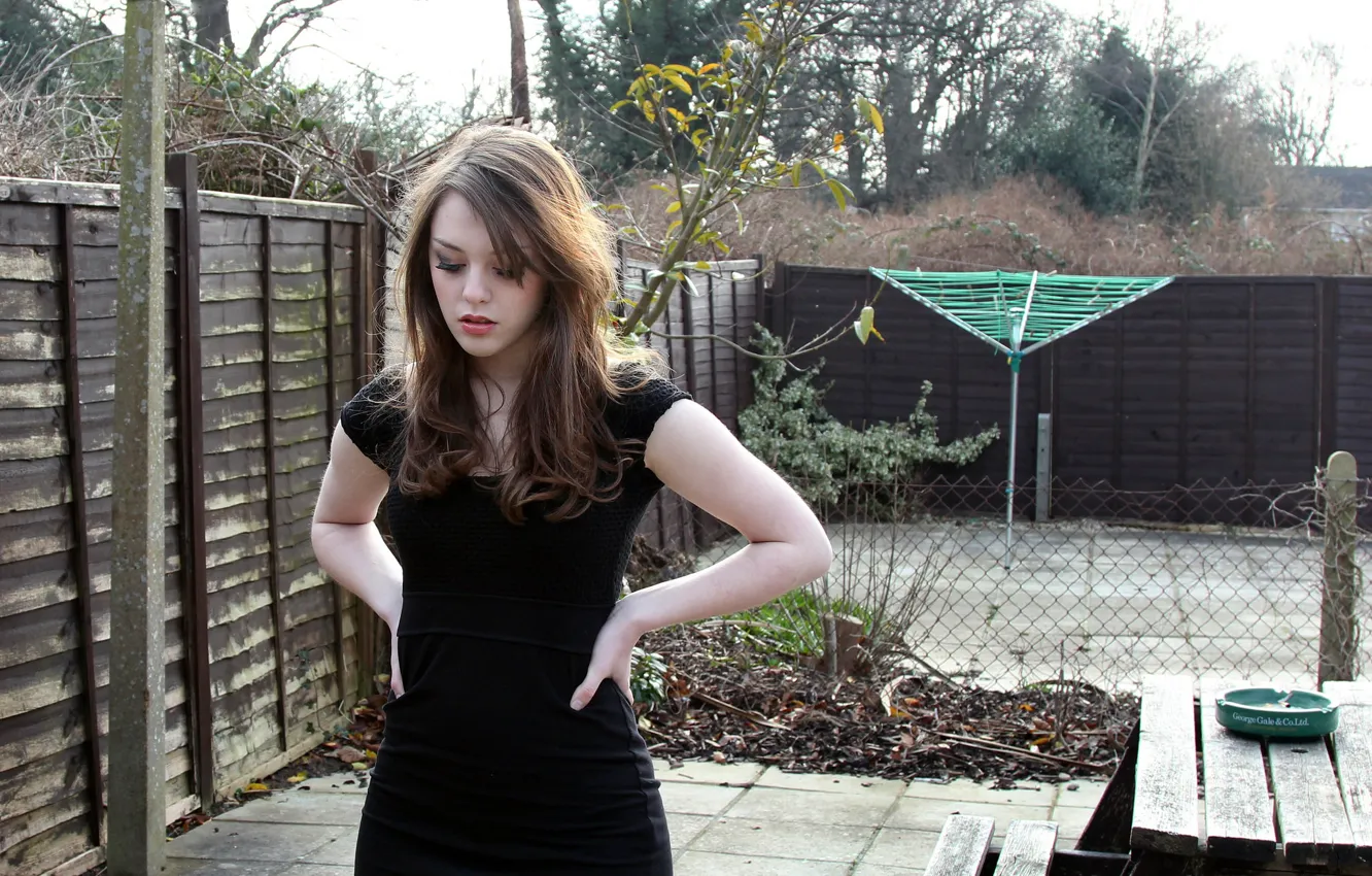 Photo wallpaper makeup, dress, yard, Imogen