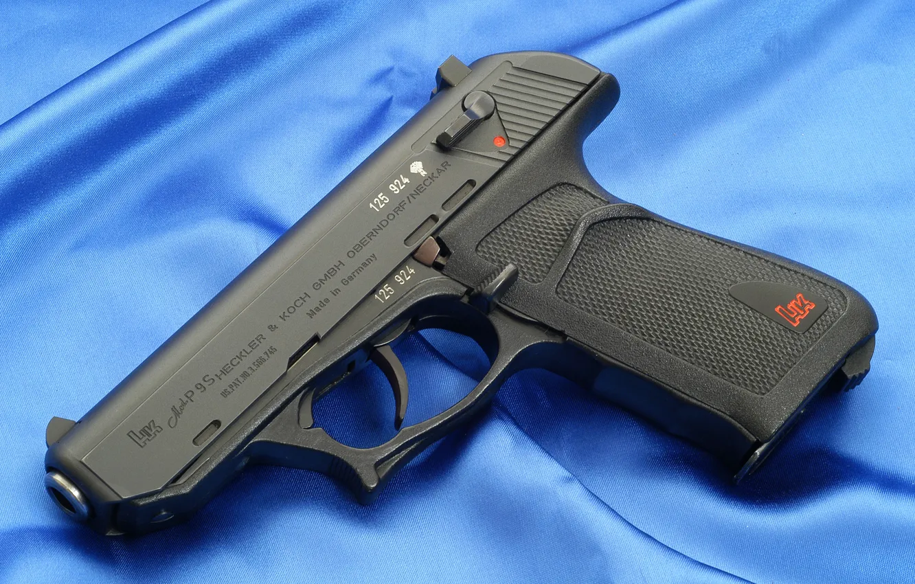 Photo wallpaper pistol, blue, Weapons, heckler &amp; koch pistol, black red