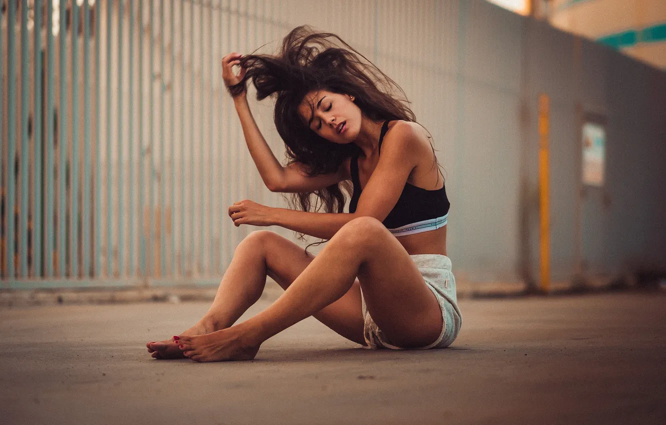 Photo wallpaper pose, model, hair, shorts, portrait, makeup, brunette, hairstyle