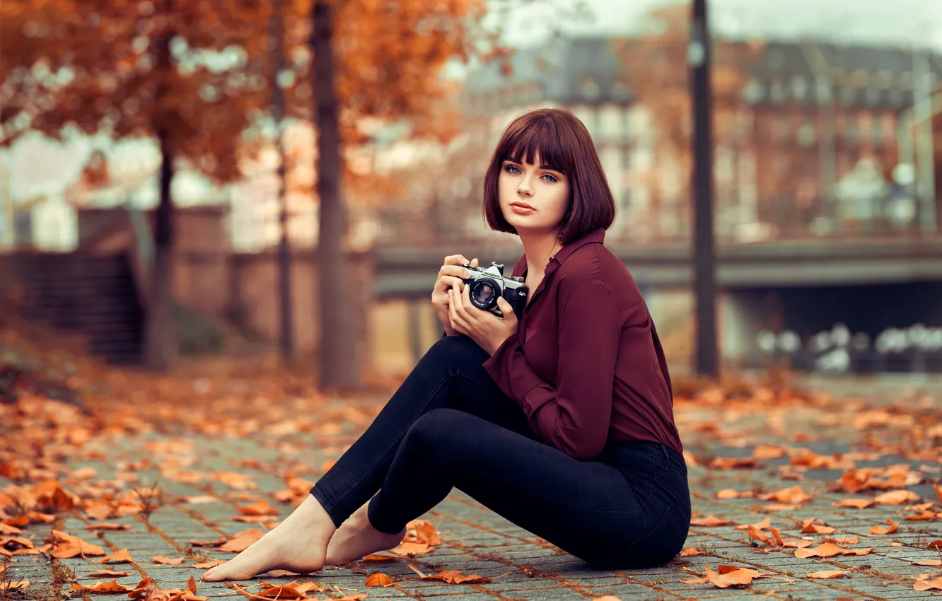 Photo wallpaper autumn, leaves, the camera, legs, sponge, Marie, Lods Franck