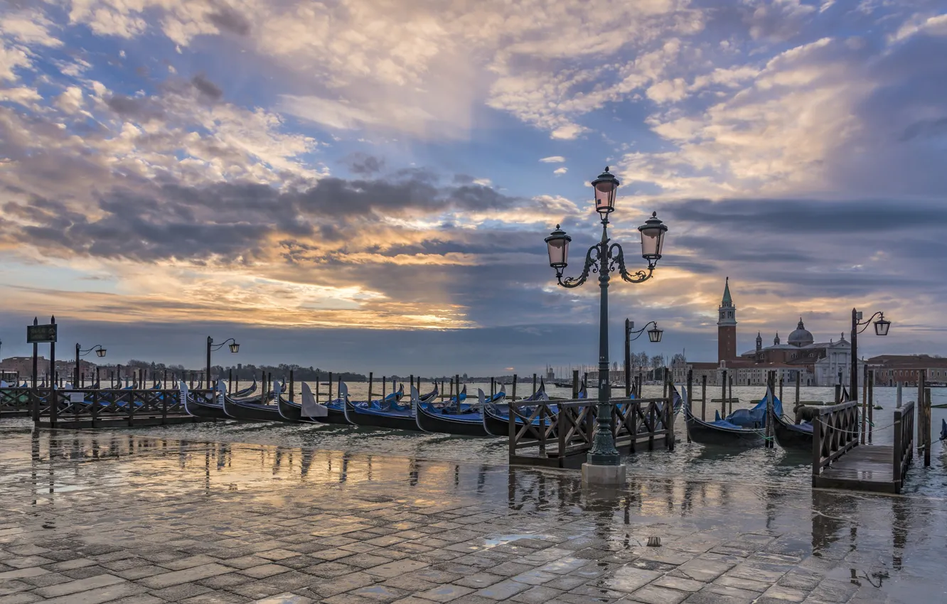 Photo wallpaper Italy, lantern, Venice, channel, gondola