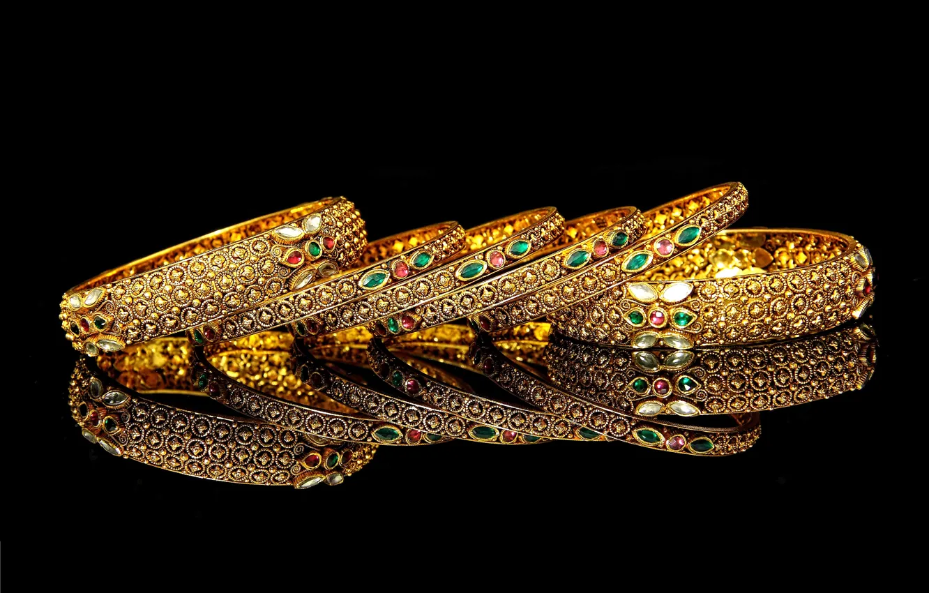Photo wallpaper reflection, bracelet, black background, picture, gems, gold jewelry, gold glitter