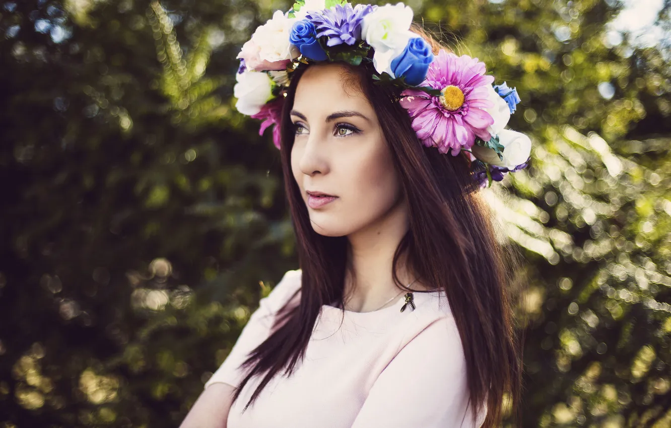 Photo wallpaper look, flowers, brunette, wreath