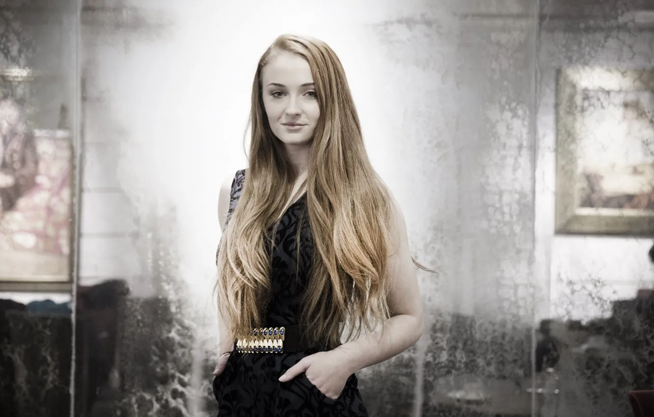 Photo wallpaper actress, red, Sophie Turner