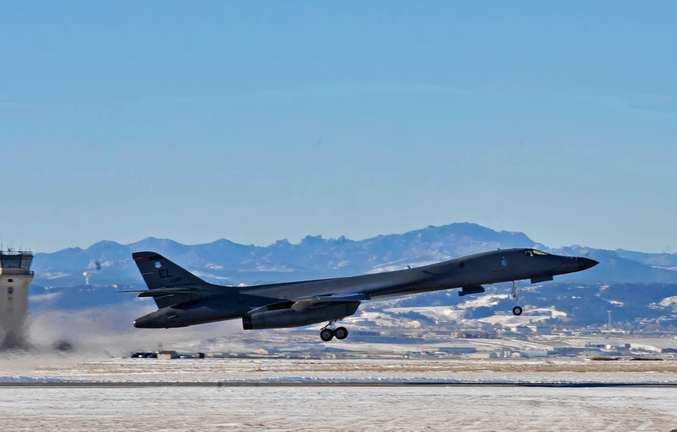 Photo wallpaper Lancer, bomber, the airfield, the rise, B-1B, strategic, supersonic