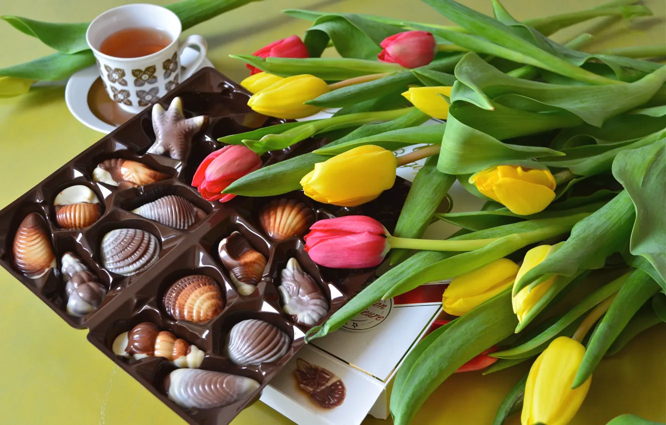 Photo wallpaper tea, candy, tulips