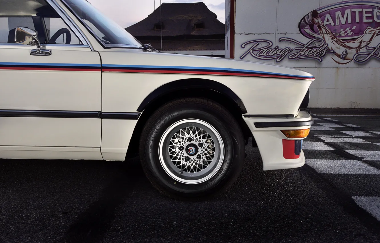 Photo wallpaper BMW, sedan, side, bumper, 1976, four-door, 5-series, E12