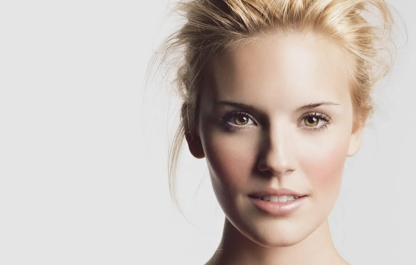 Photo wallpaper Maggie Grace, Eyes, Gold