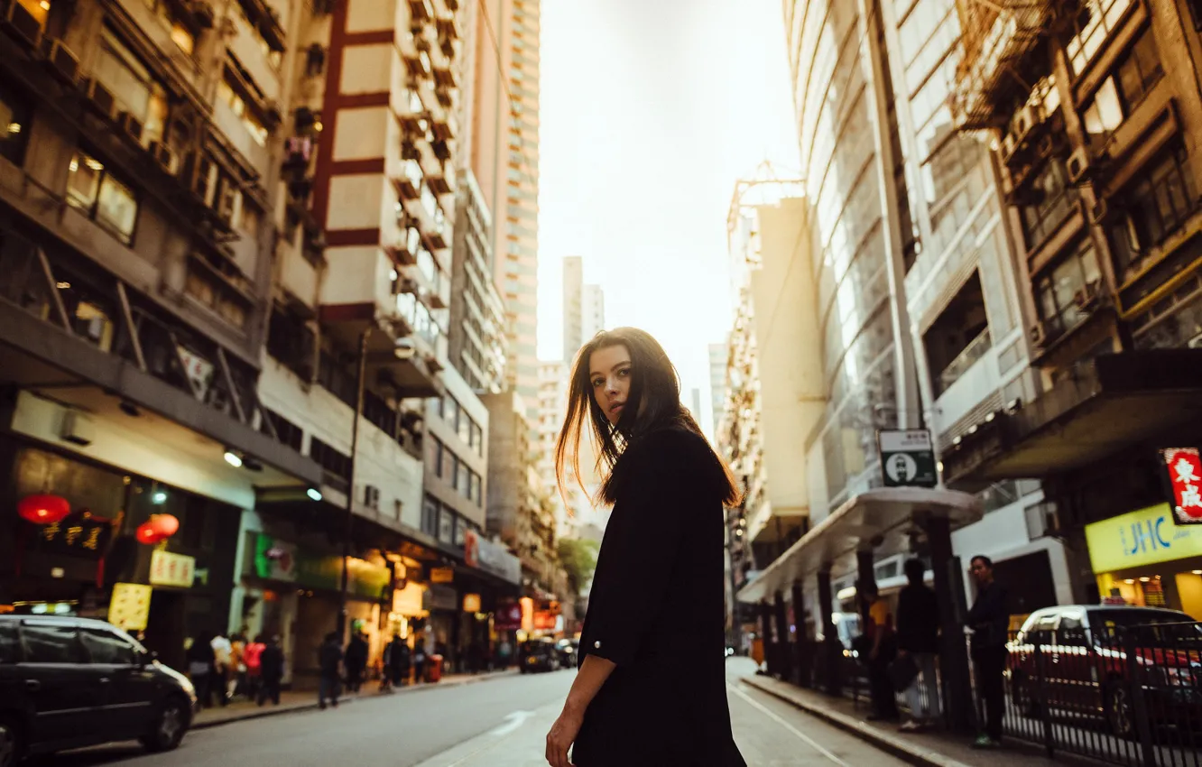 Photo wallpaper girl, the city, movement, street, people, portrait, home, brown hair