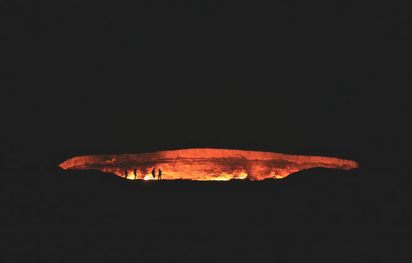Photo wallpaper people, silhouettes, Turkmenistan, natural gas field in Derweze, Darvaza Crater, the Crater of Fire, Gates …