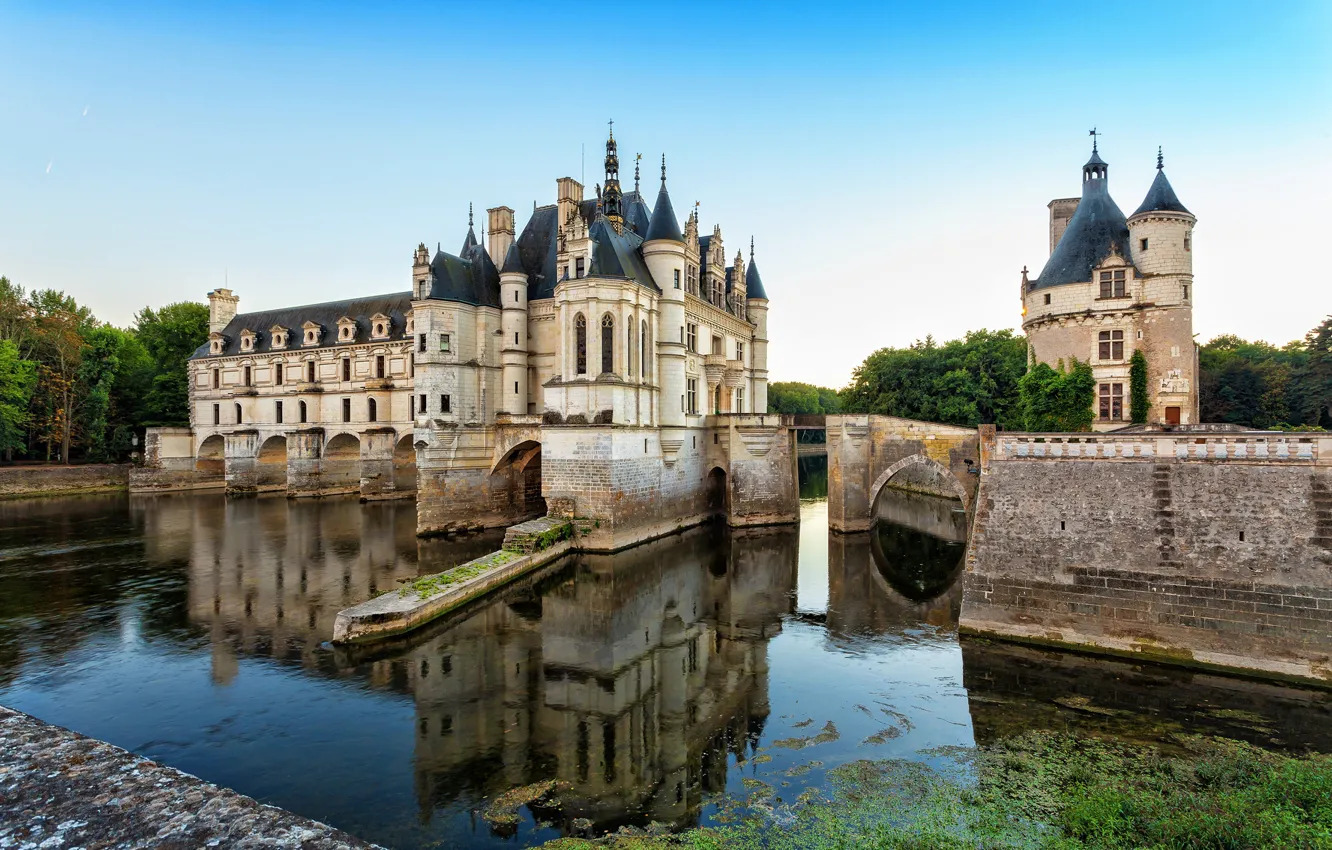 Photo wallpaper the sky, trees, bridge, pond, castle, France, ditch, Chenonceau