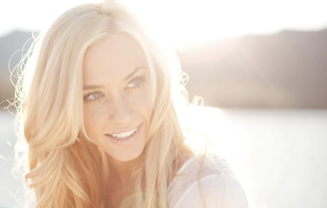 Photo wallpaper BLONDE, GIRL, LOOK, SMILE, THE RAYS OF THE SUN, AQUEELA