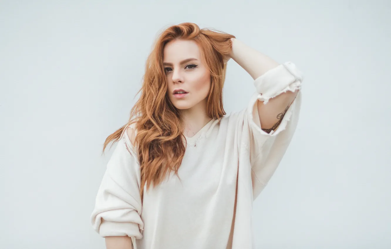 Photo wallpaper look, portrait, red, Cecilia