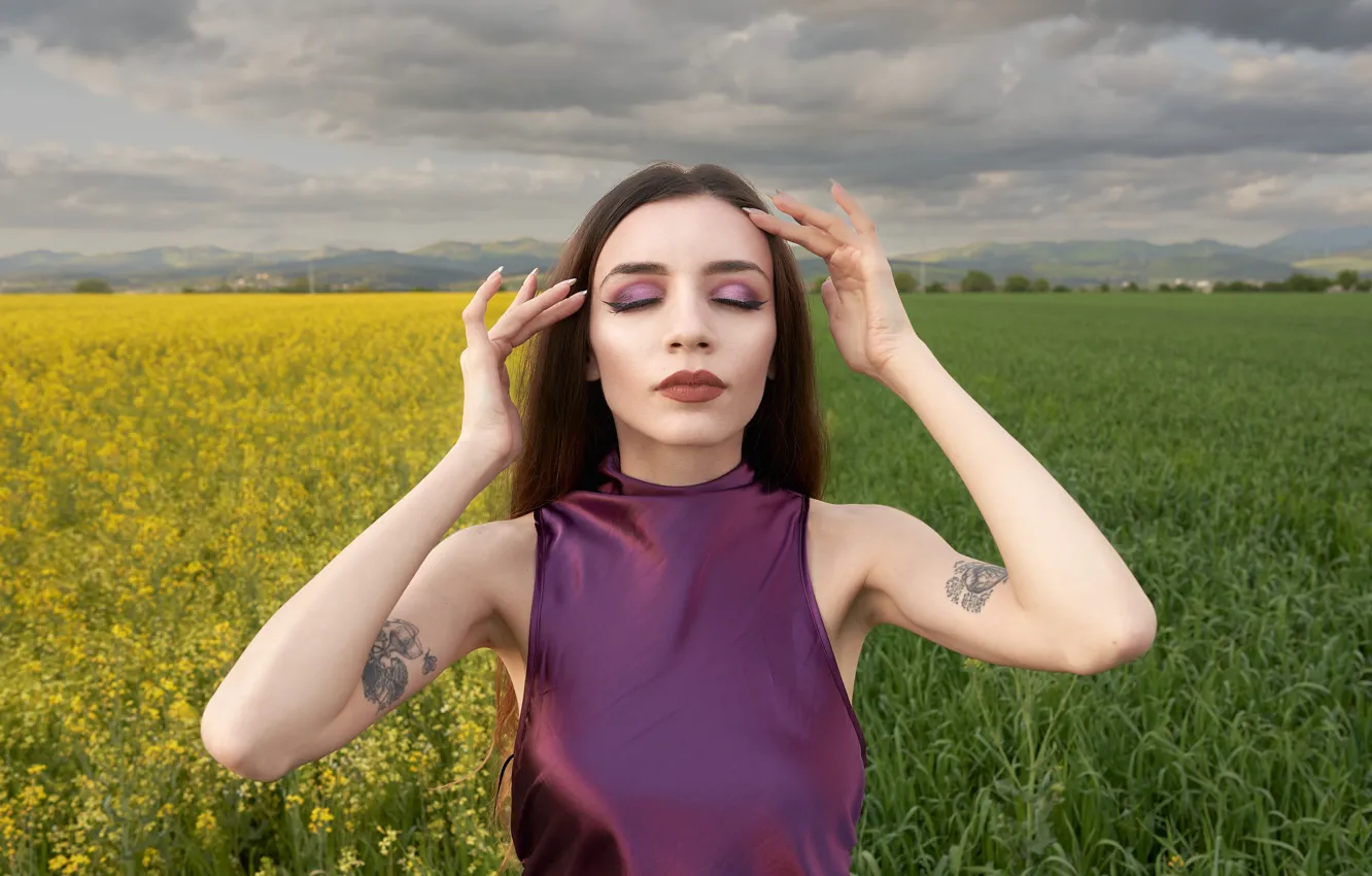 Photo wallpaper girl, hands, makeup
