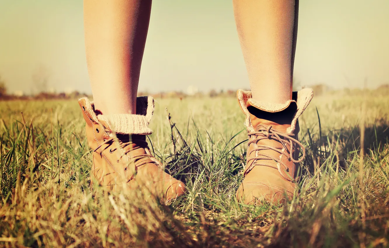 Photo wallpaper grass, feet, shoes