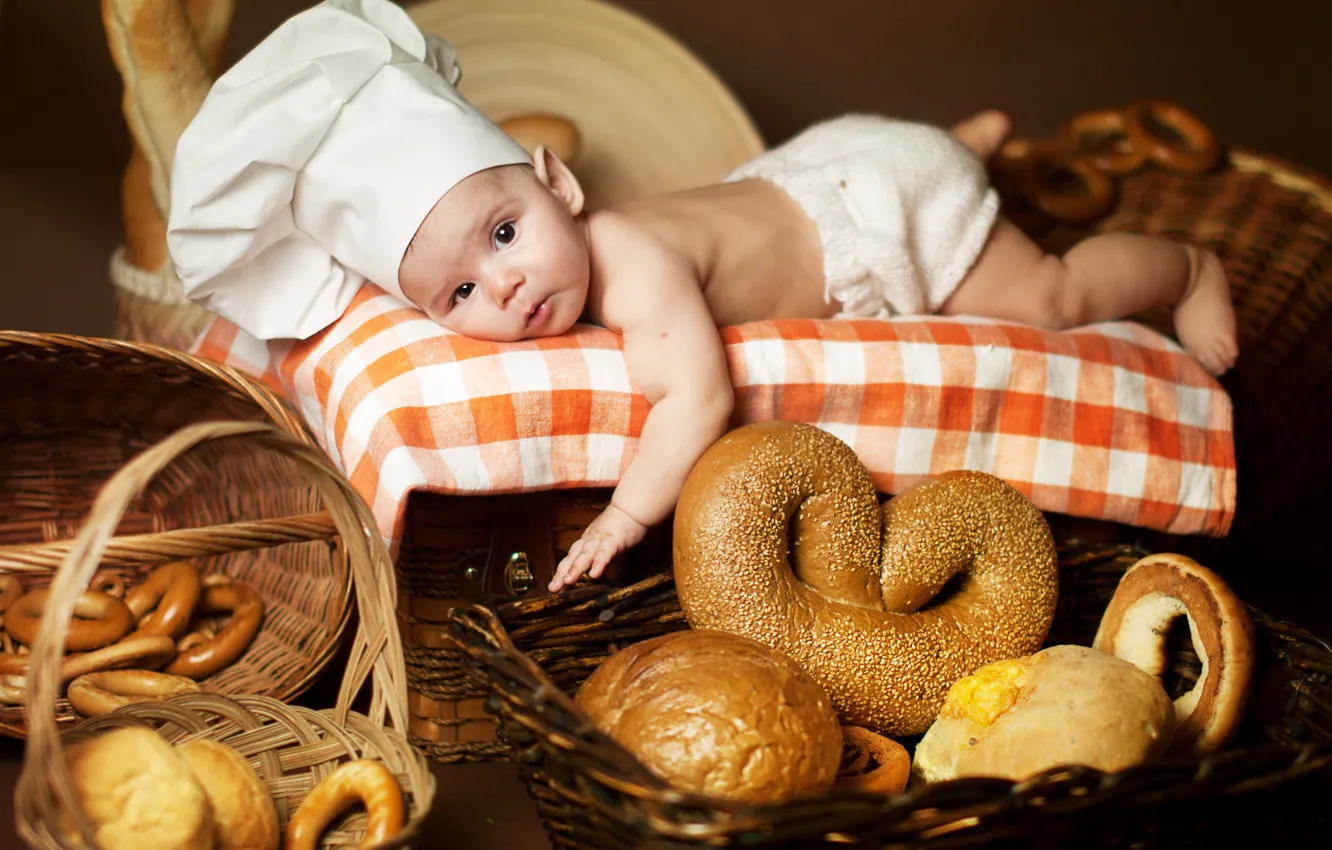 Photo wallpaper children, baby, bread, lies, bagels, bread, child, cap