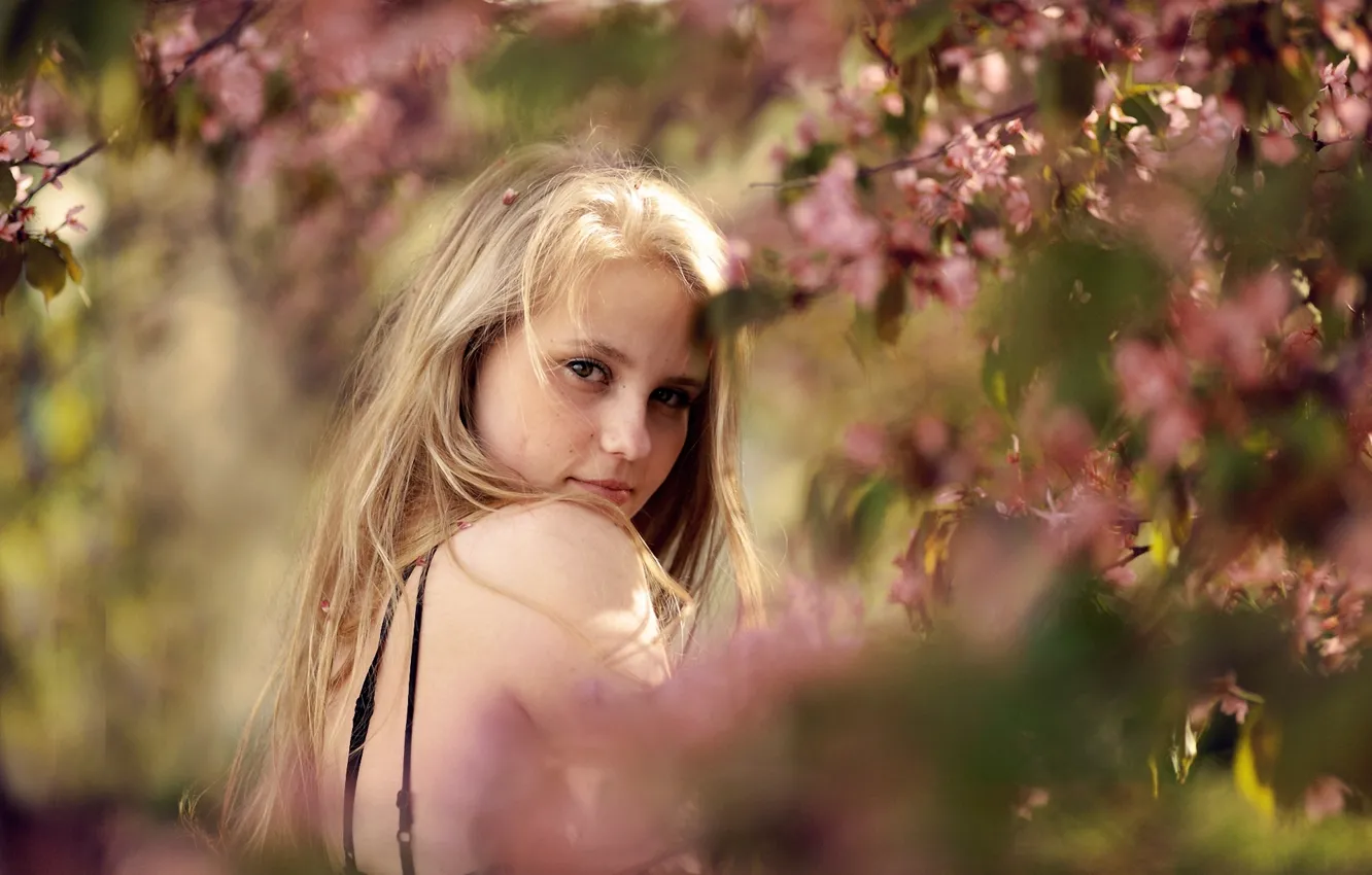 Photo wallpaper greens, look, girl, flowers, smile, blonde