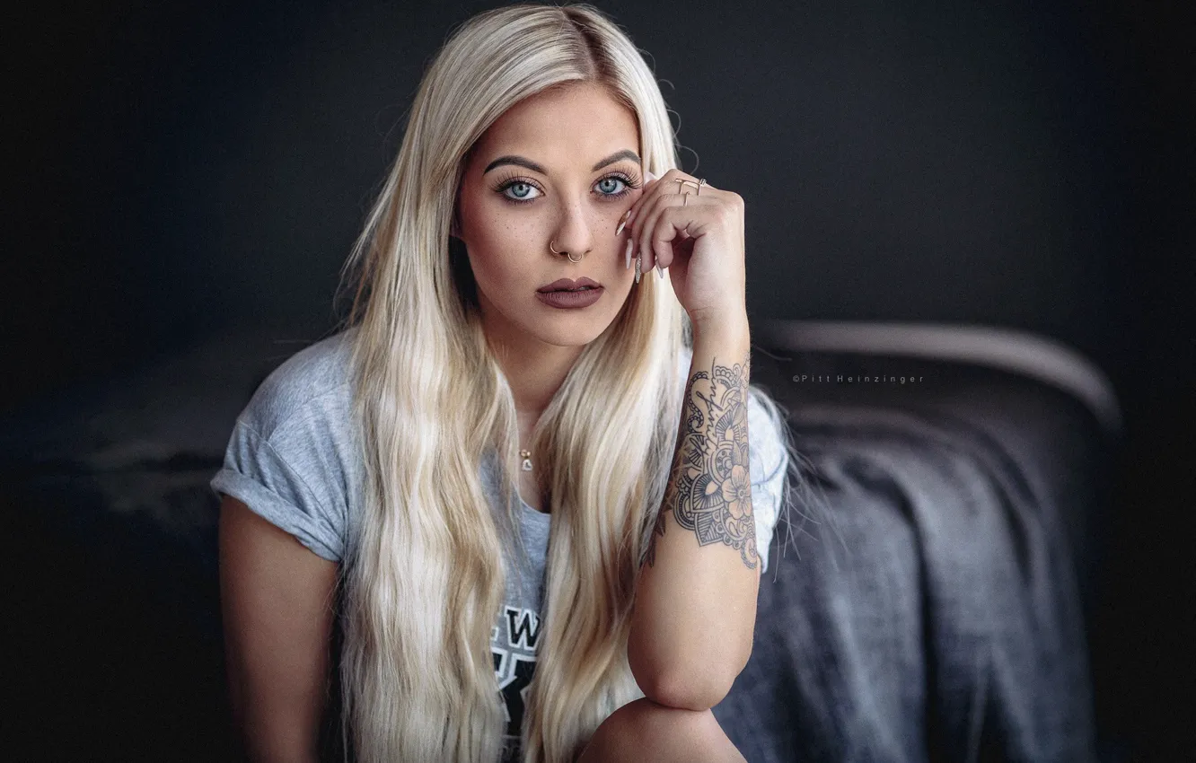 Photo wallpaper look, pose, background, model, bed, portrait, hands, makeup