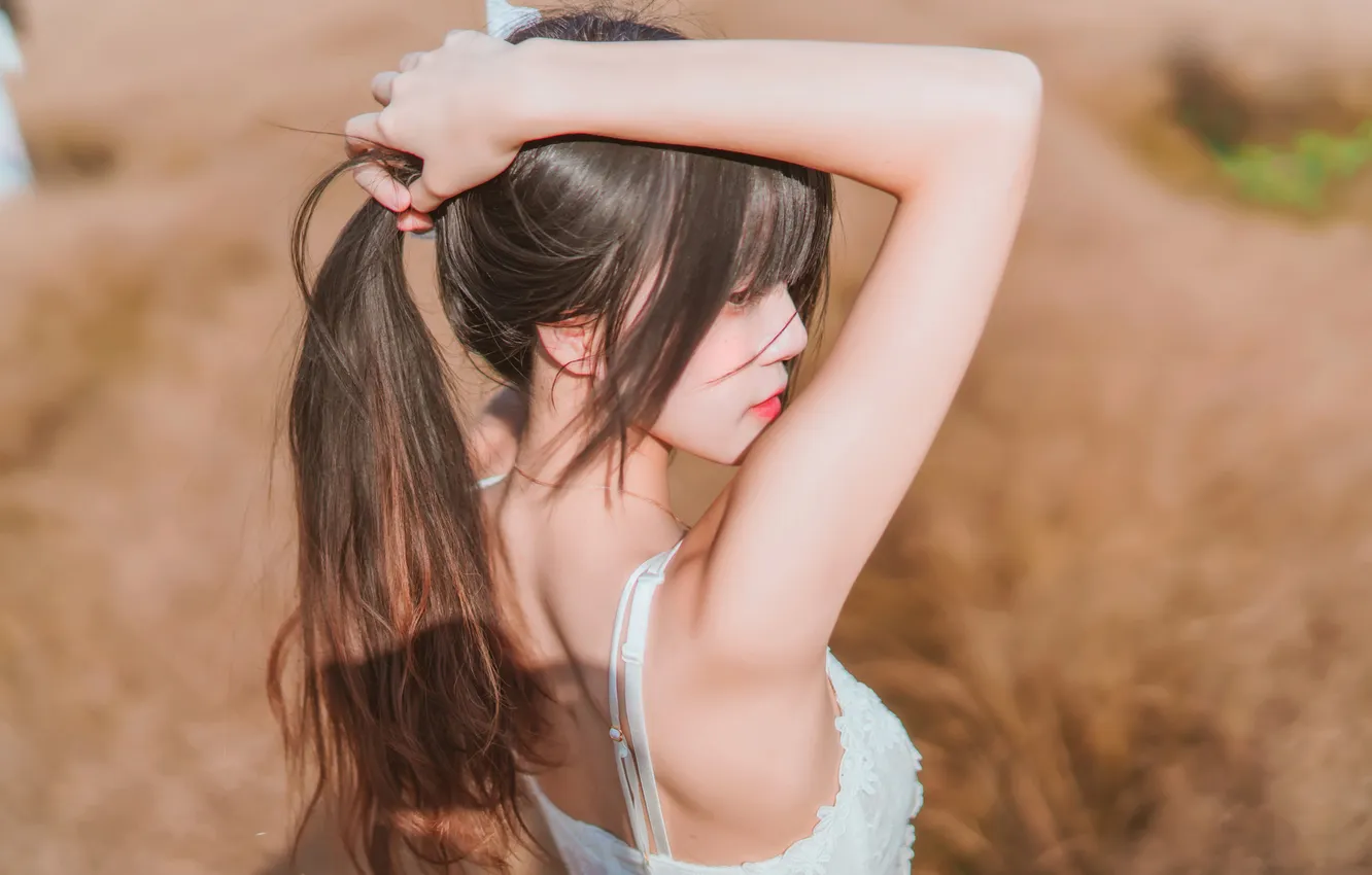 Photo wallpaper the sun, pose, model, portrait, hands, makeup, dress, hairstyle