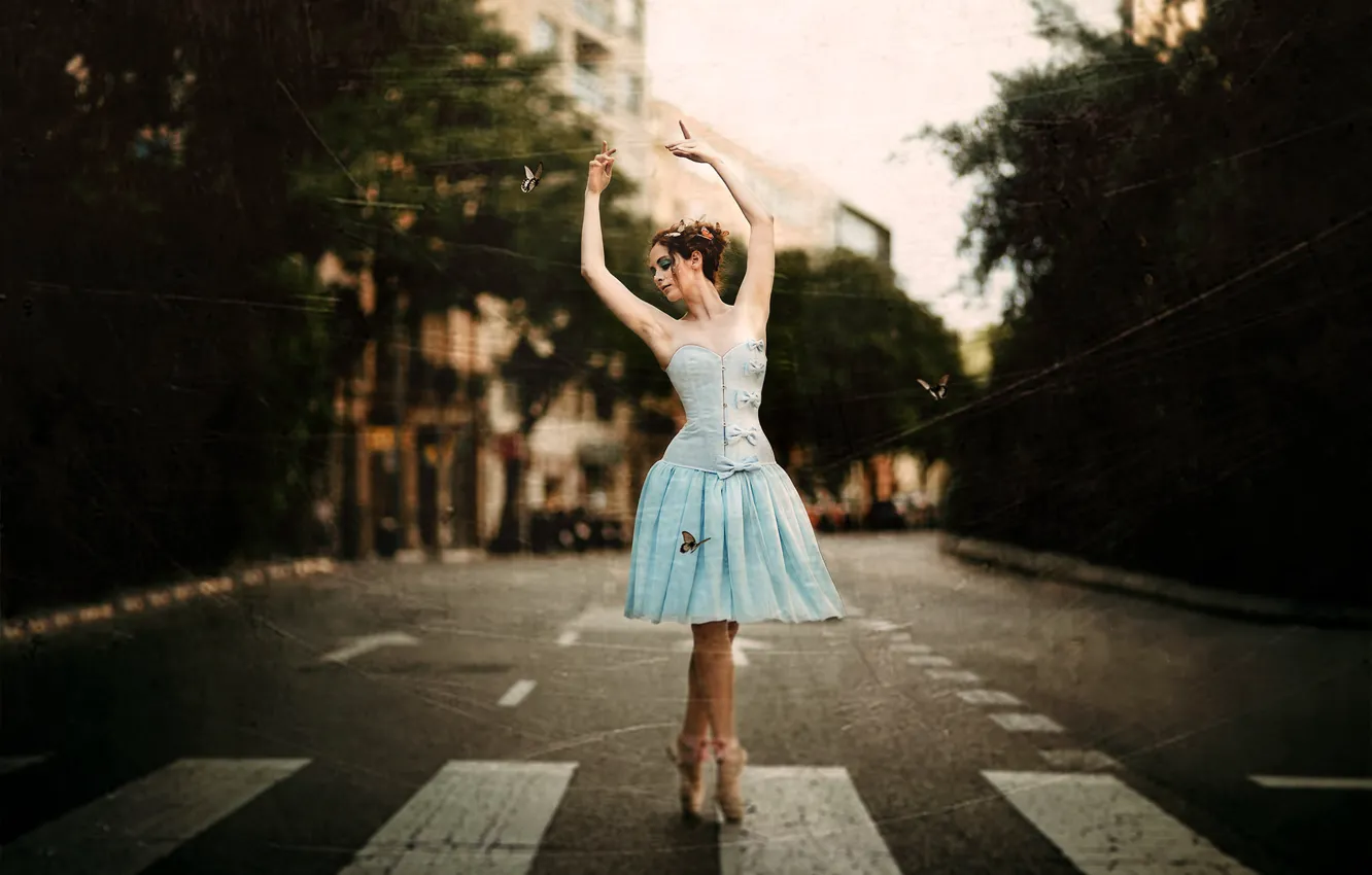 Photo wallpaper girl, the city, street