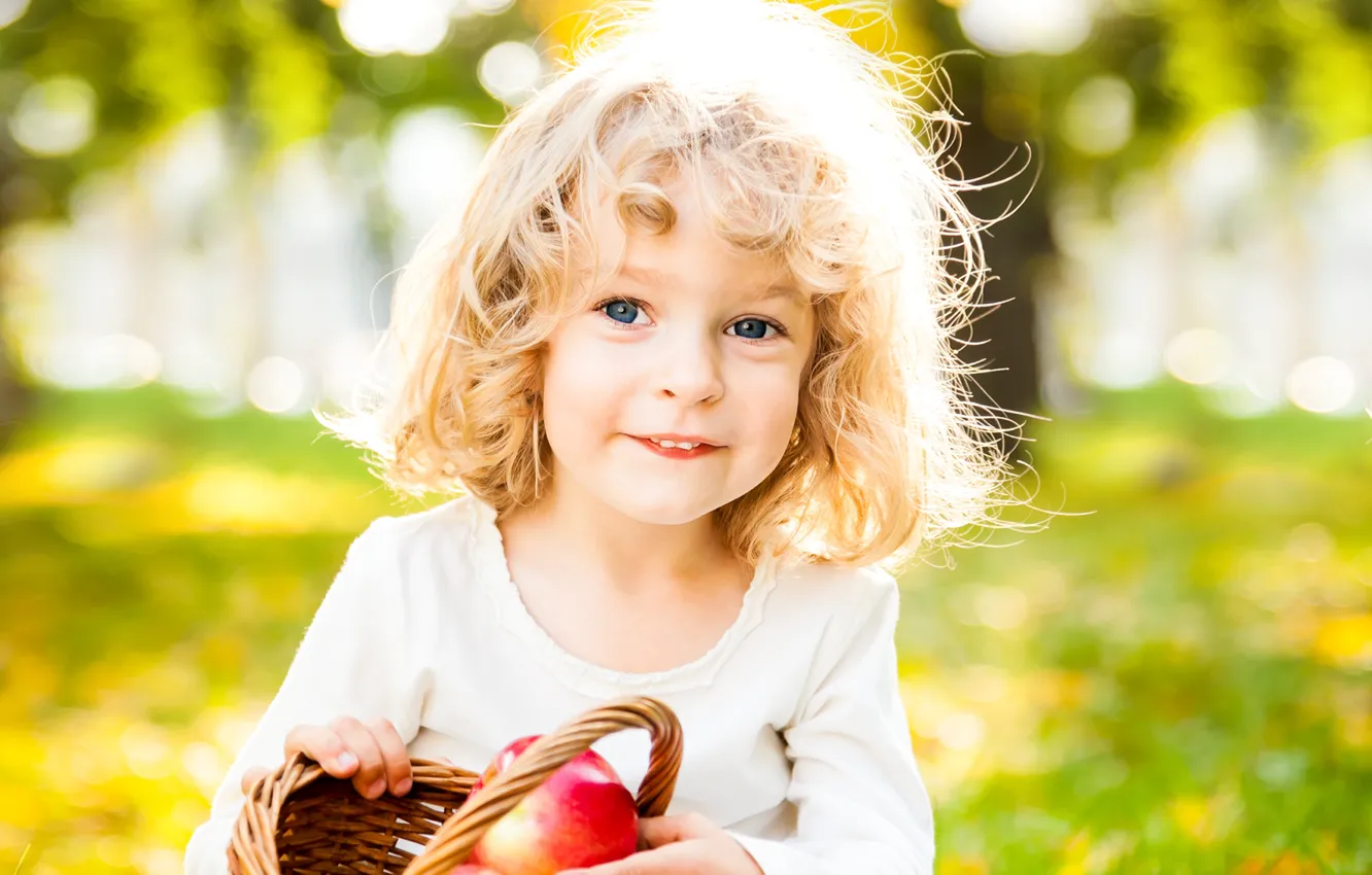 Photo wallpaper autumn, smile, Park, basket, apples, curls, child